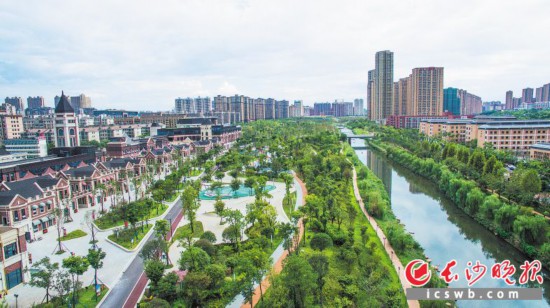 　　圭塘河风光带已成为长沙的一道风景线。